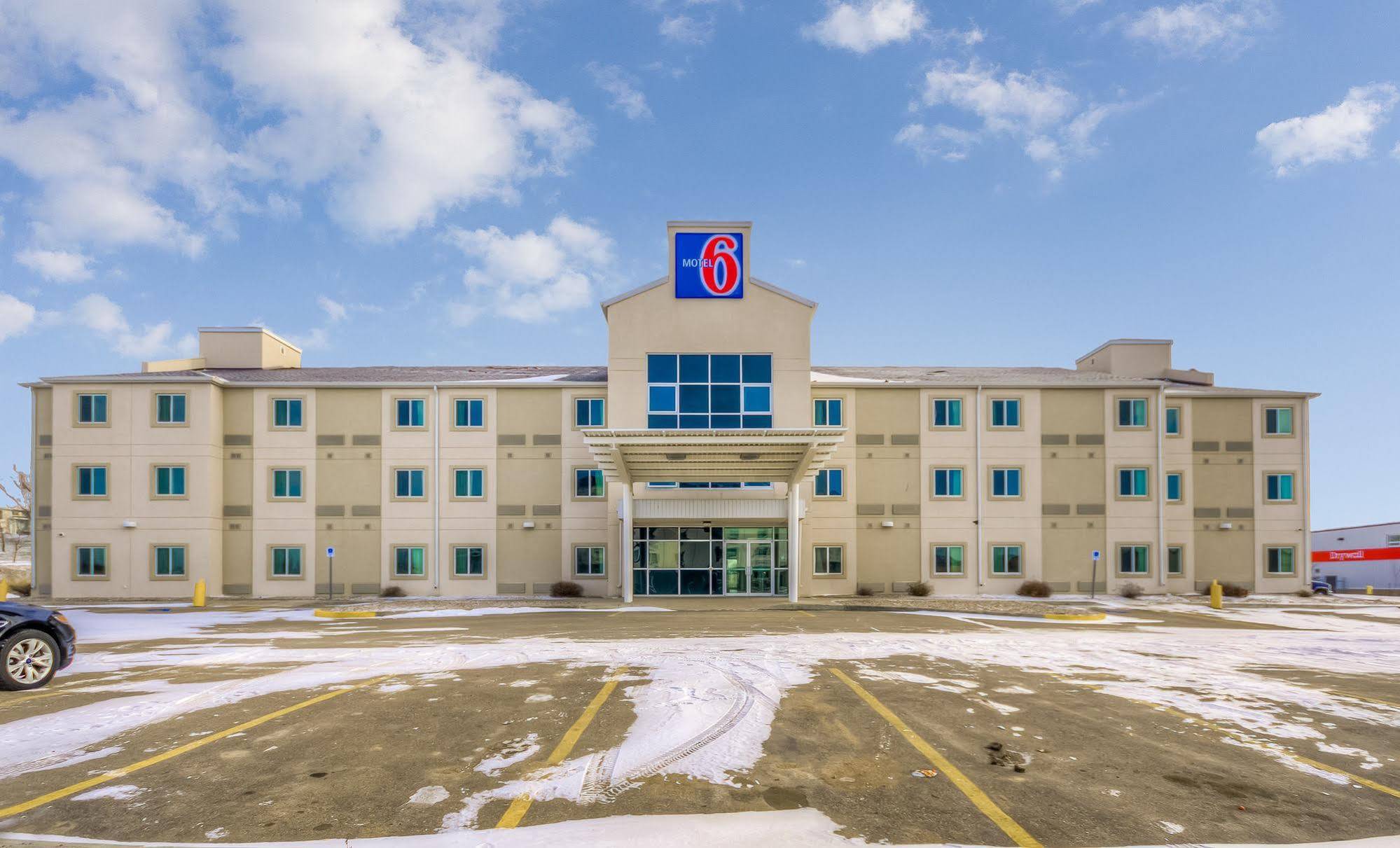 Motel 6-Estevan, SK Exterior foto